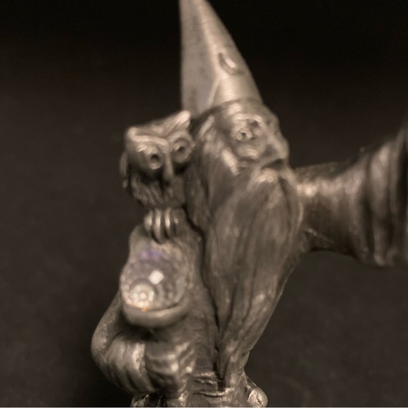 Pewter Fantasy Wizard with Owl Mystic Figurine Holding Crystal Balls - Picture 7 of 10